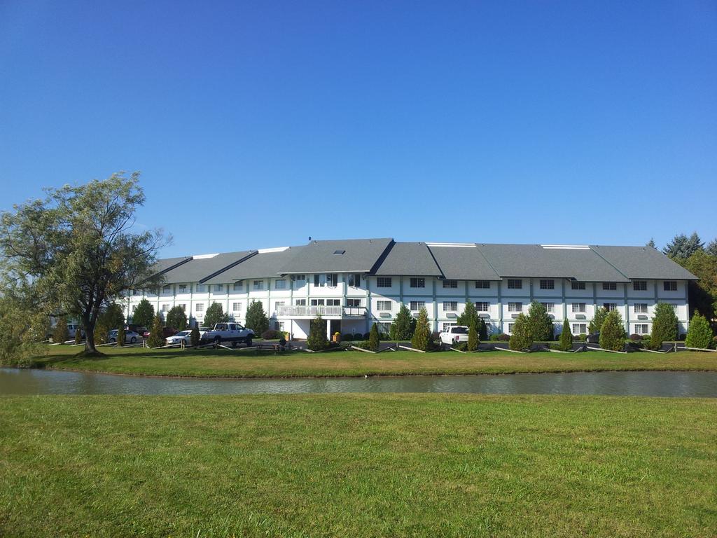 Days Inn By Wyndham Shelburne/Burlington Экстерьер фото