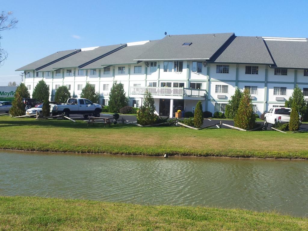 Days Inn By Wyndham Shelburne/Burlington Экстерьер фото