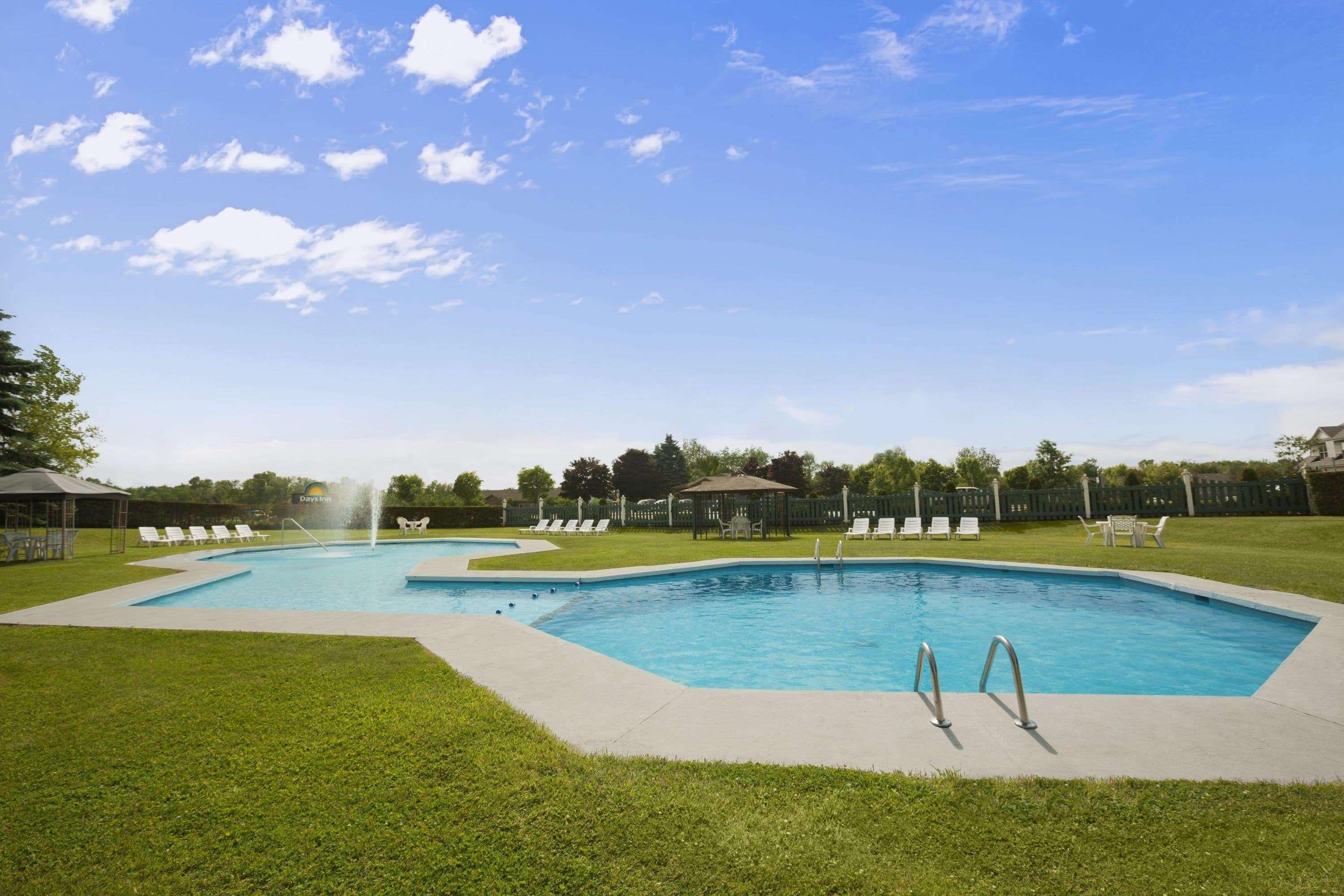 Days Inn By Wyndham Shelburne/Burlington Экстерьер фото