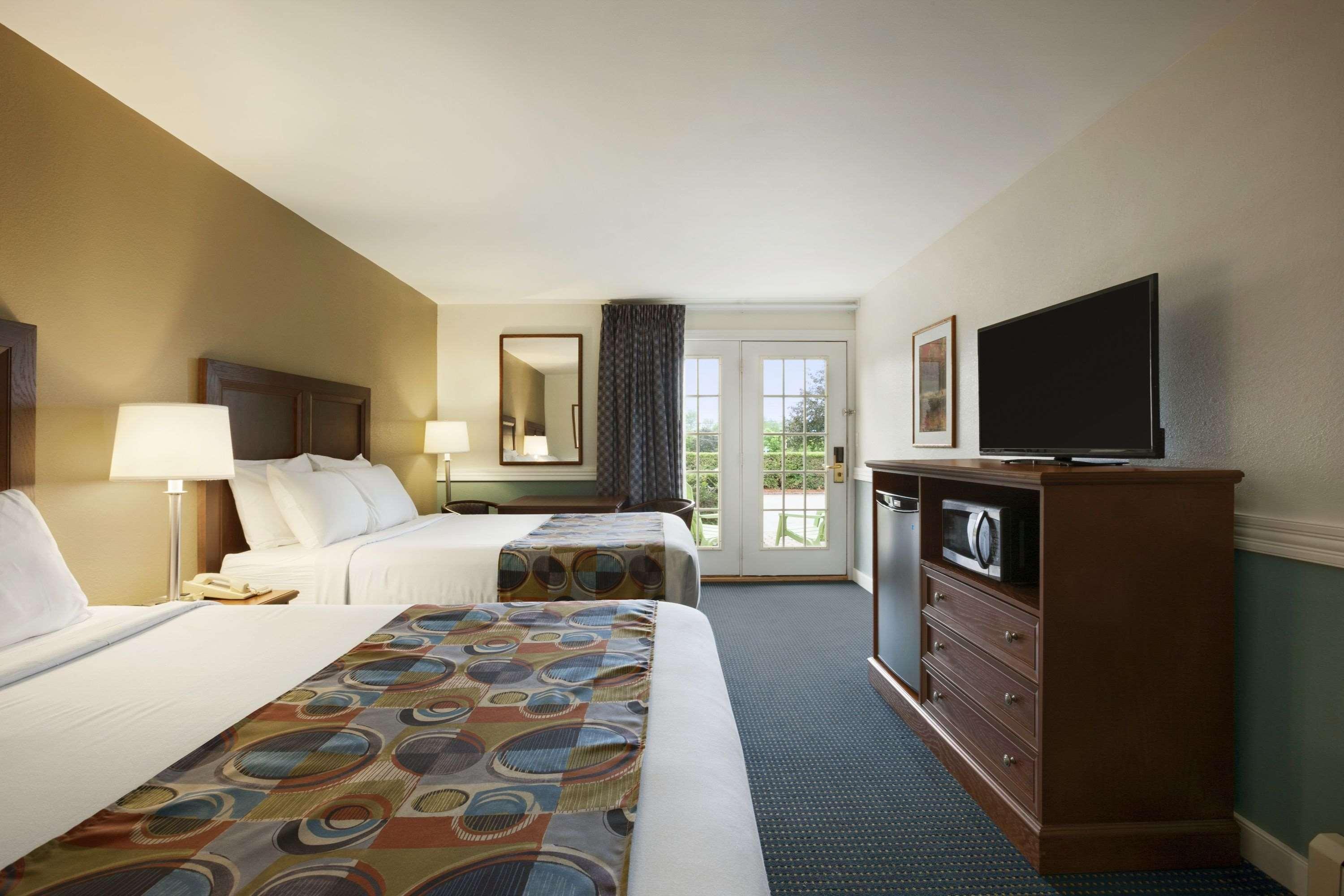 Days Inn By Wyndham Shelburne/Burlington Экстерьер фото