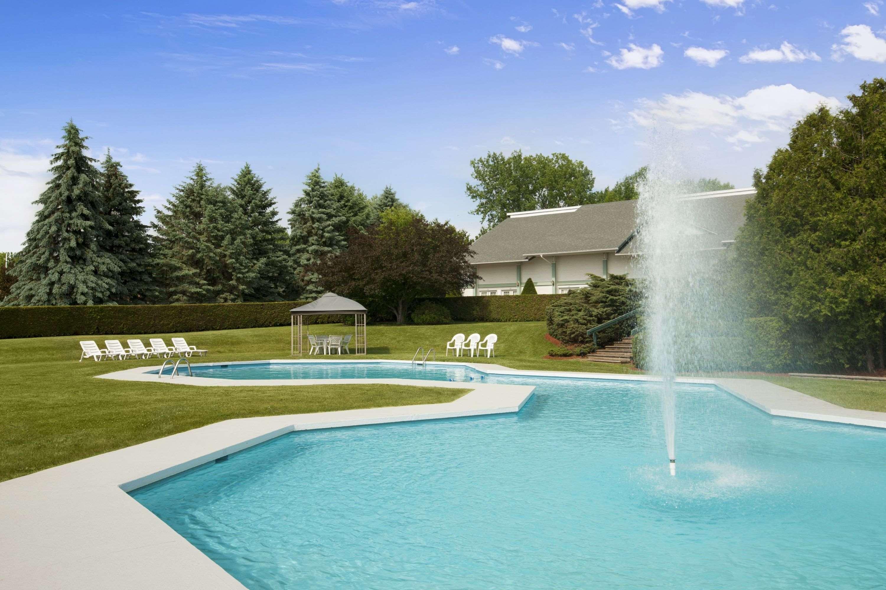 Days Inn By Wyndham Shelburne/Burlington Экстерьер фото
