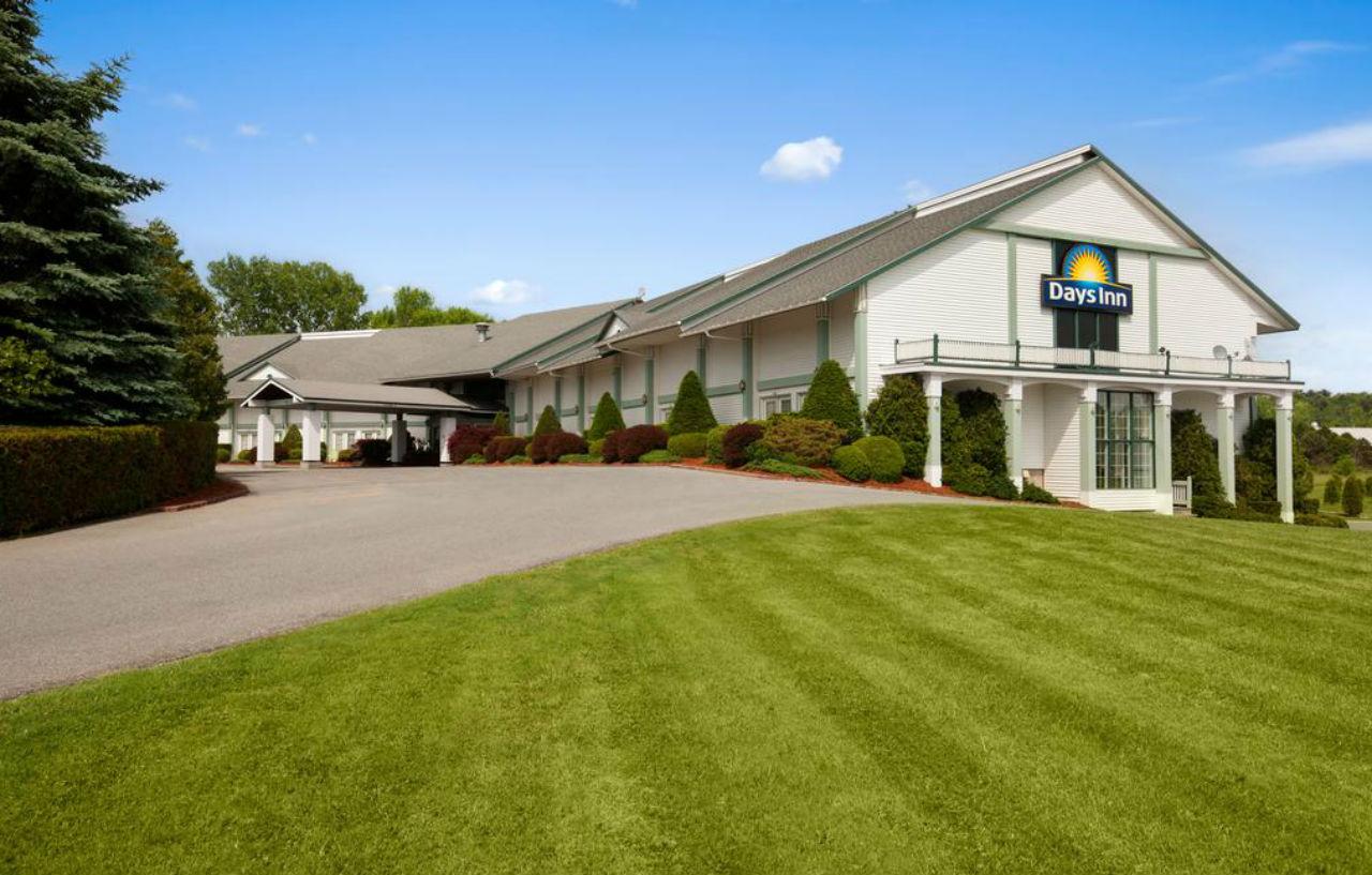Days Inn By Wyndham Shelburne/Burlington Экстерьер фото