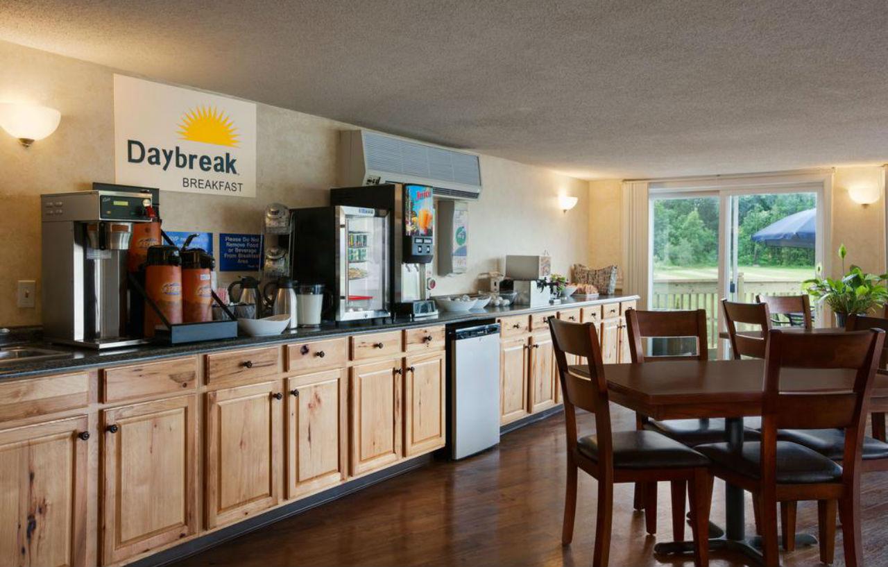 Days Inn By Wyndham Shelburne/Burlington Экстерьер фото